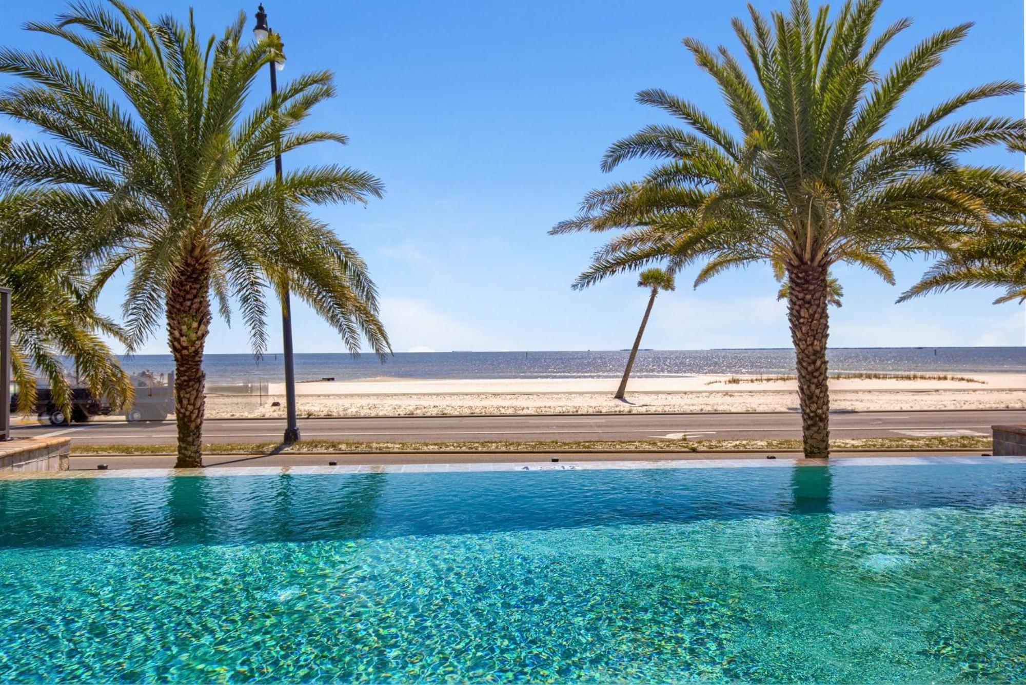 Holiday Inn Express - Gulfport Beach By Ihg Exterior photo